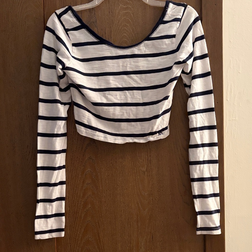 Abercrombie & Fitch Navy and White Striped Long-Sleeve Crop Top